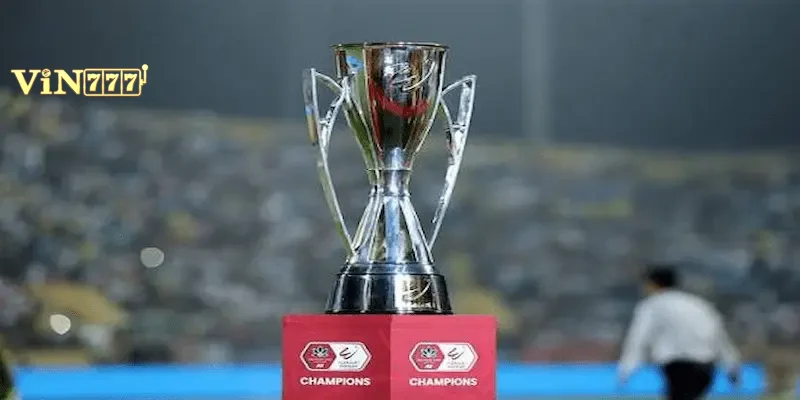 Cầu thủ tranh chấp quyết liệt trên sân cỏ trong một trận đấu thuộc khuôn khổ V-League Việt Nam.