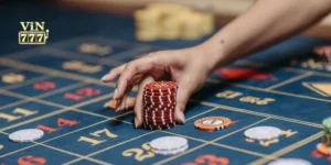 Giao diện sảnh cược casino trực tuyến tại Vin777 với đa dạng bàn chơi và mức cược